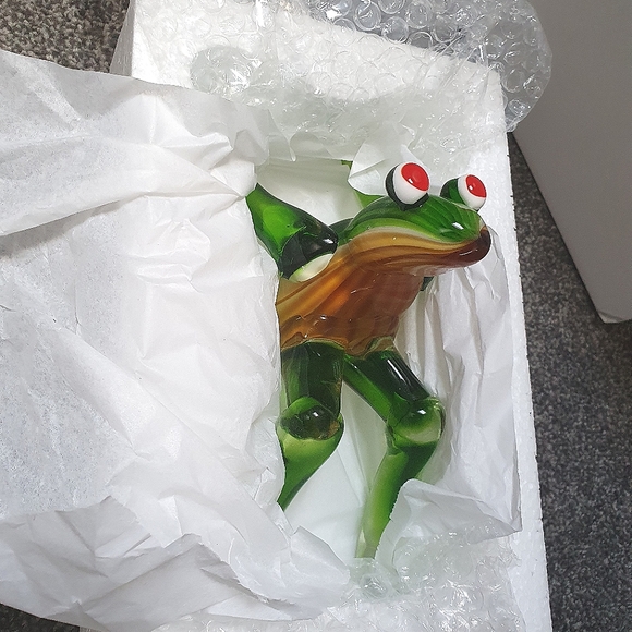 NEW Glass Frog table decor - Picture 2 of 3